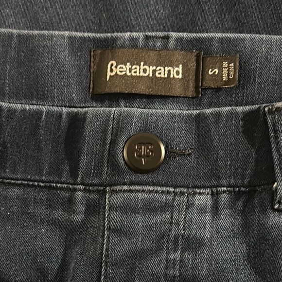 Betabrand Straight-Leg 4-Pocket Yoga Denim Jeans in Dark Indigo - Picture 9 of 14